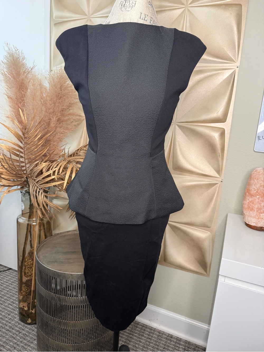 Ted Baker London Black Textured Peplum Sheath Dress Gold Zipper Size 2